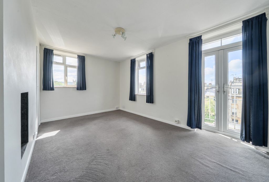 Property photo 1 of 11 Sitting Room