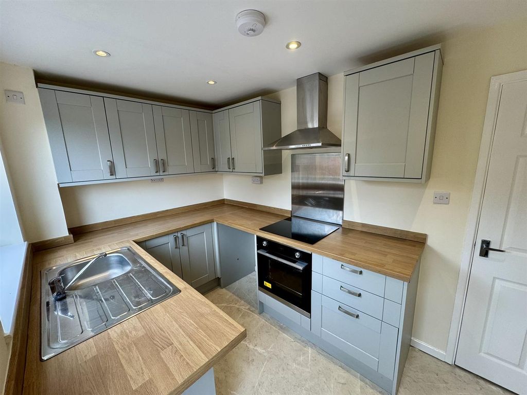 Property photo 2 of 15 Kitchen (1/2)