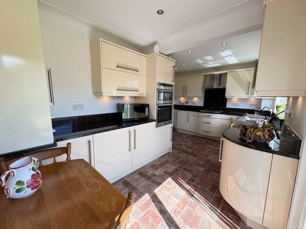 Property photo 3 of 35