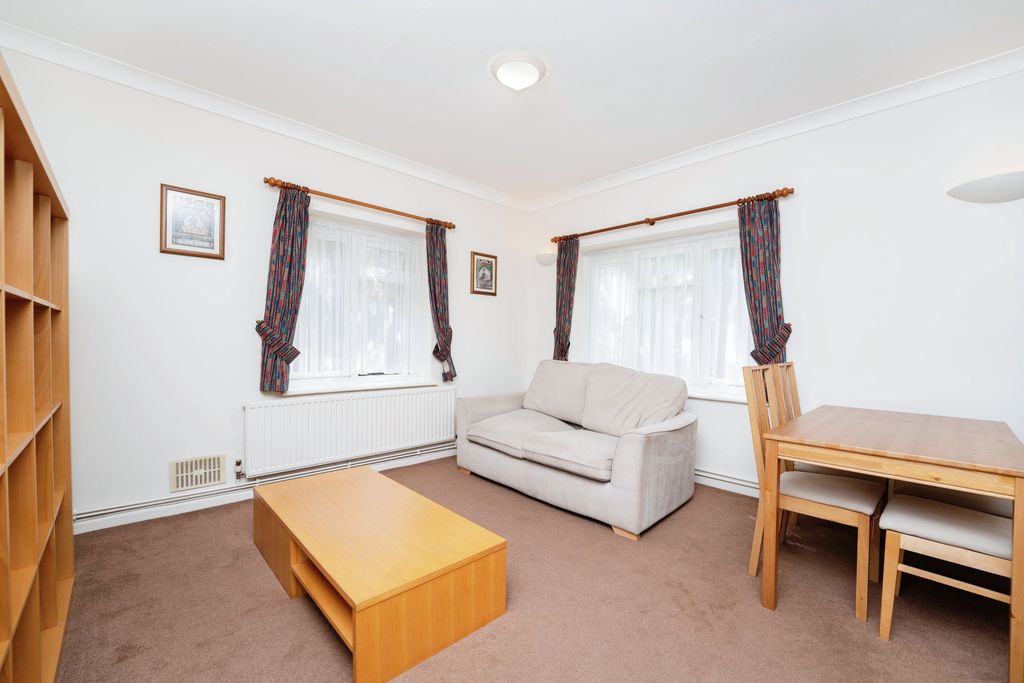 Property photo 3 of 11 1 - cc338ce1-42ee-Ed