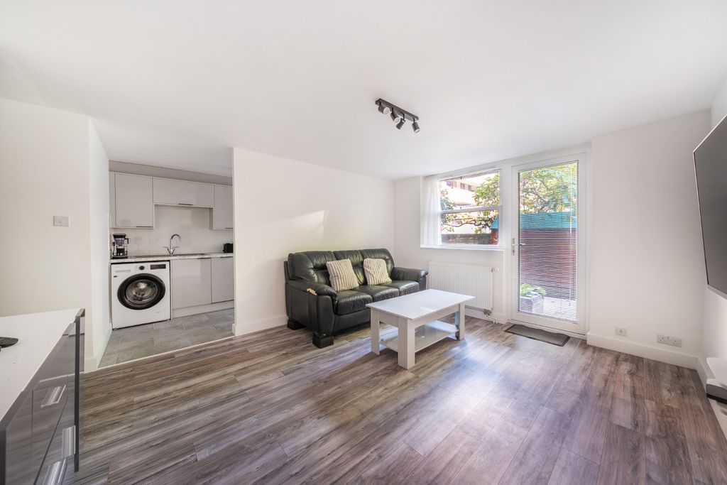 Property photo 1 of 14 Picture No. 09