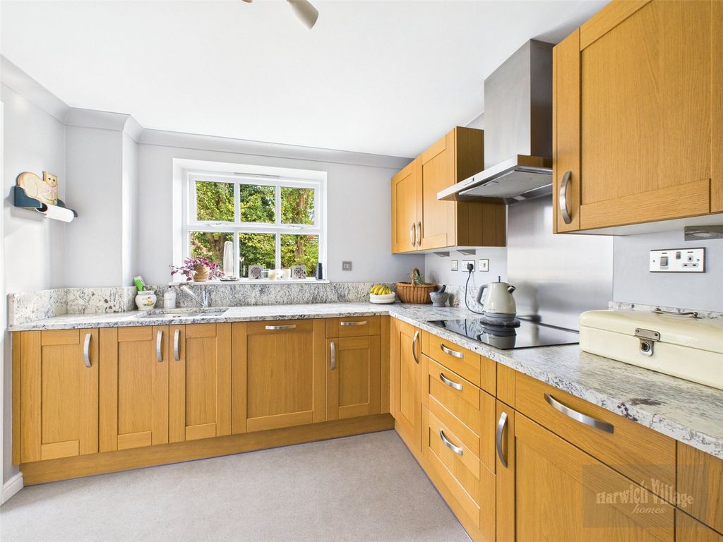 Property photo 3 of 17 Picture 3