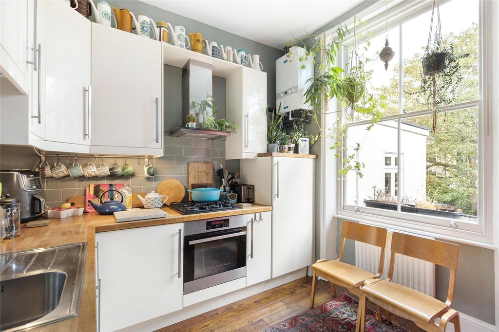 Property photo 3 of 17 Kitchen