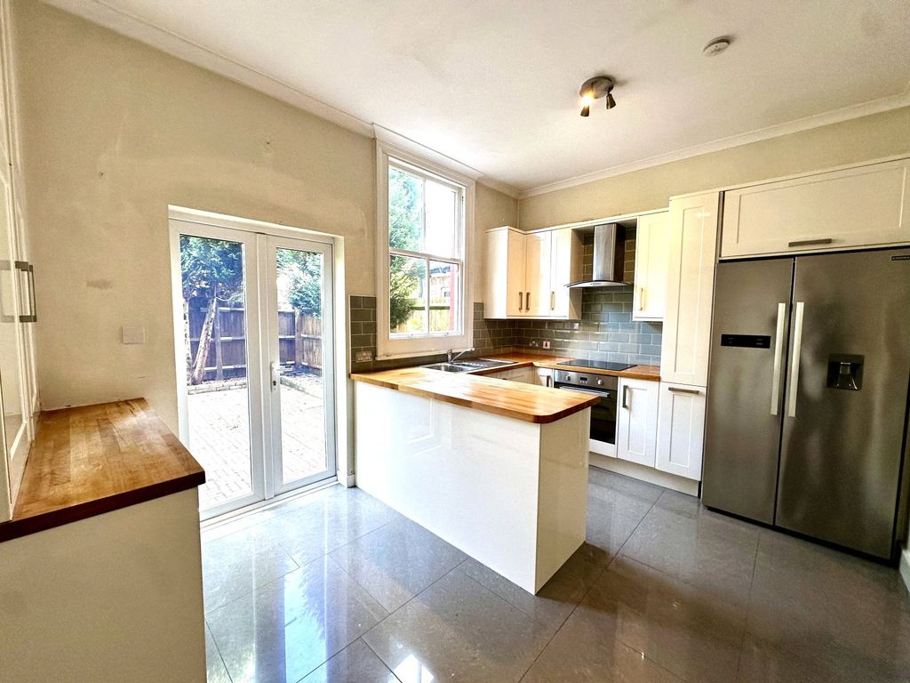 Property photo 2 of 14 Picture No. 12
