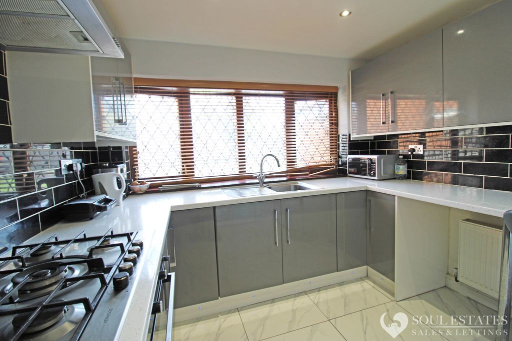 Property photo 3 of 24 Kitchen
