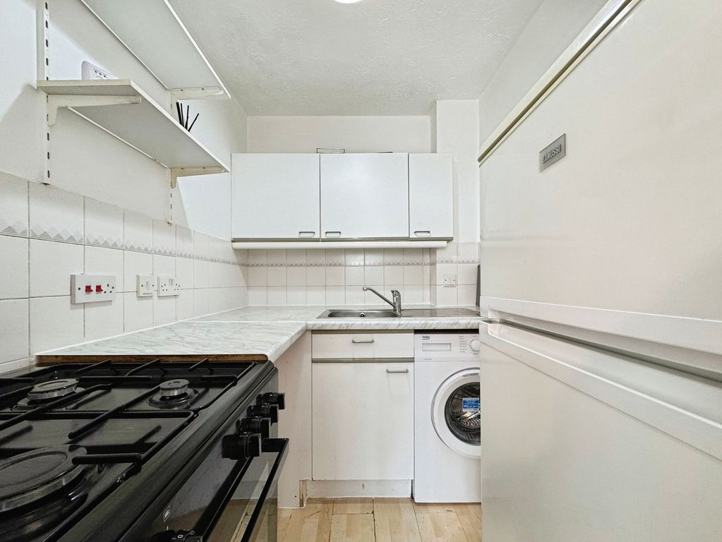 Property photo 3 of 12 Kitchen
