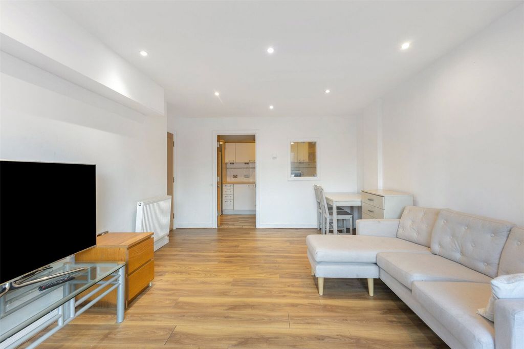 Property photo 3 of 16 Picture No. 10