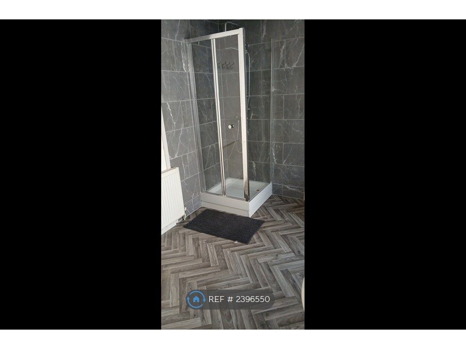Property photo 2 of 10 Newly Renovated Bathroom
