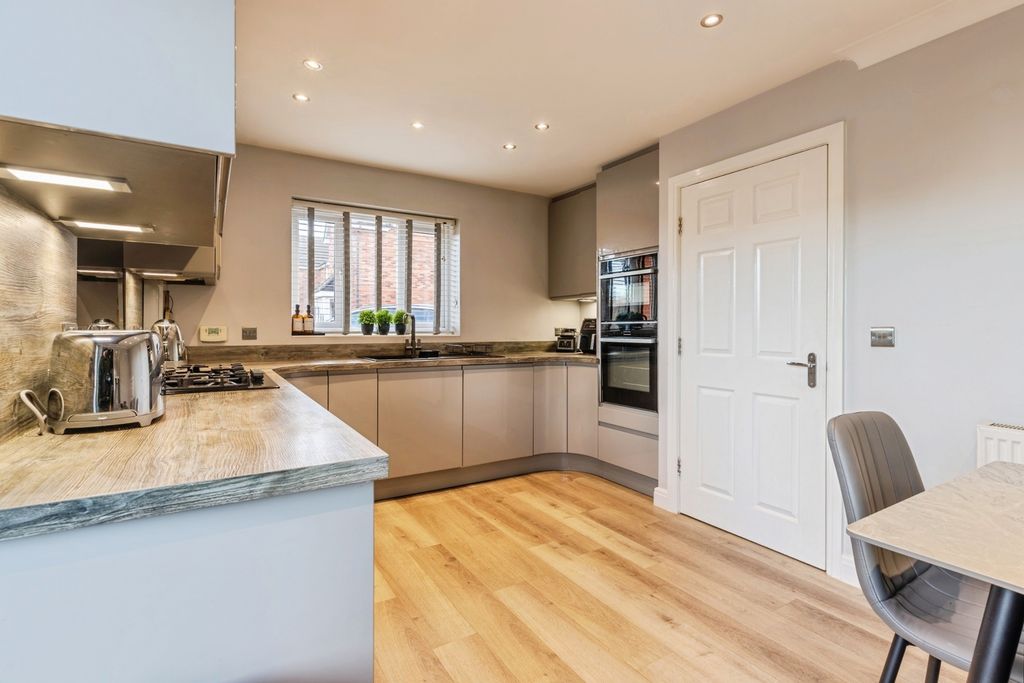 Property photo 3 of 20 Pbox-Img.Jpg