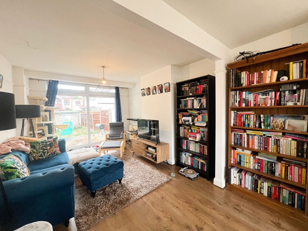 Property photo 3 of 12 Eaton Rise E11