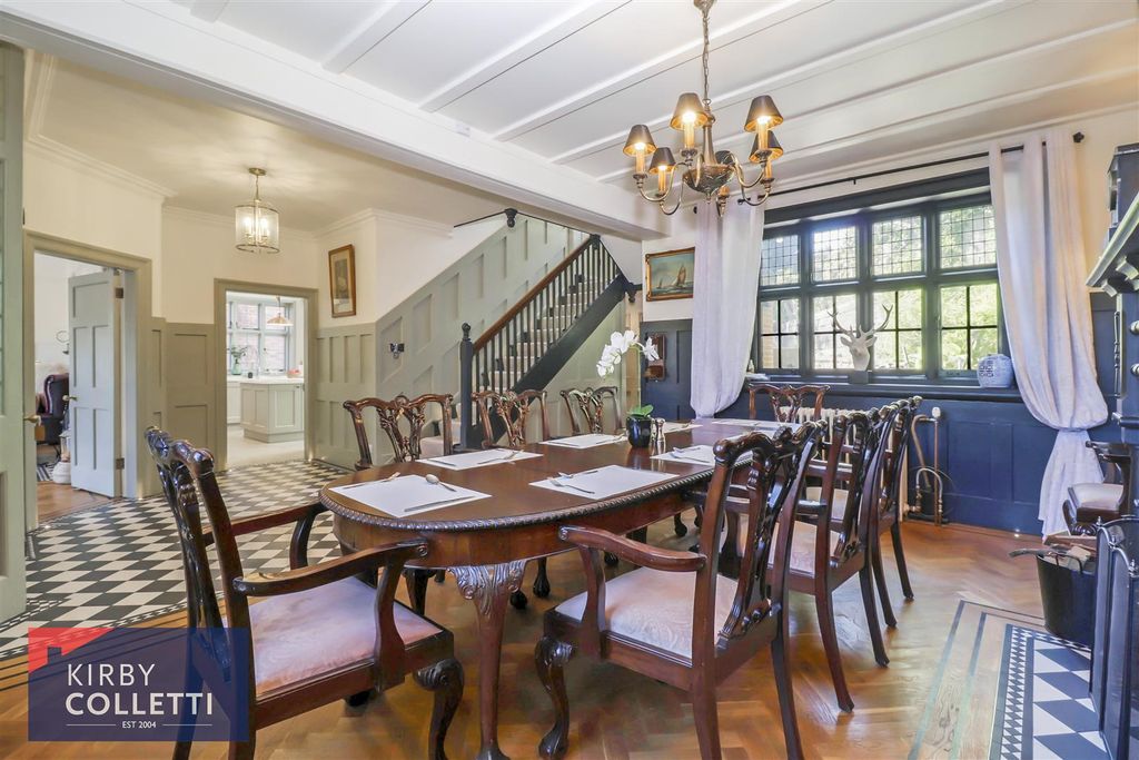 Property photo 2 of 36 Entrance Hall/Dining Room