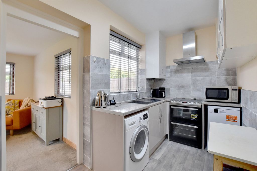 Property photo 3 of 17 Kitchen