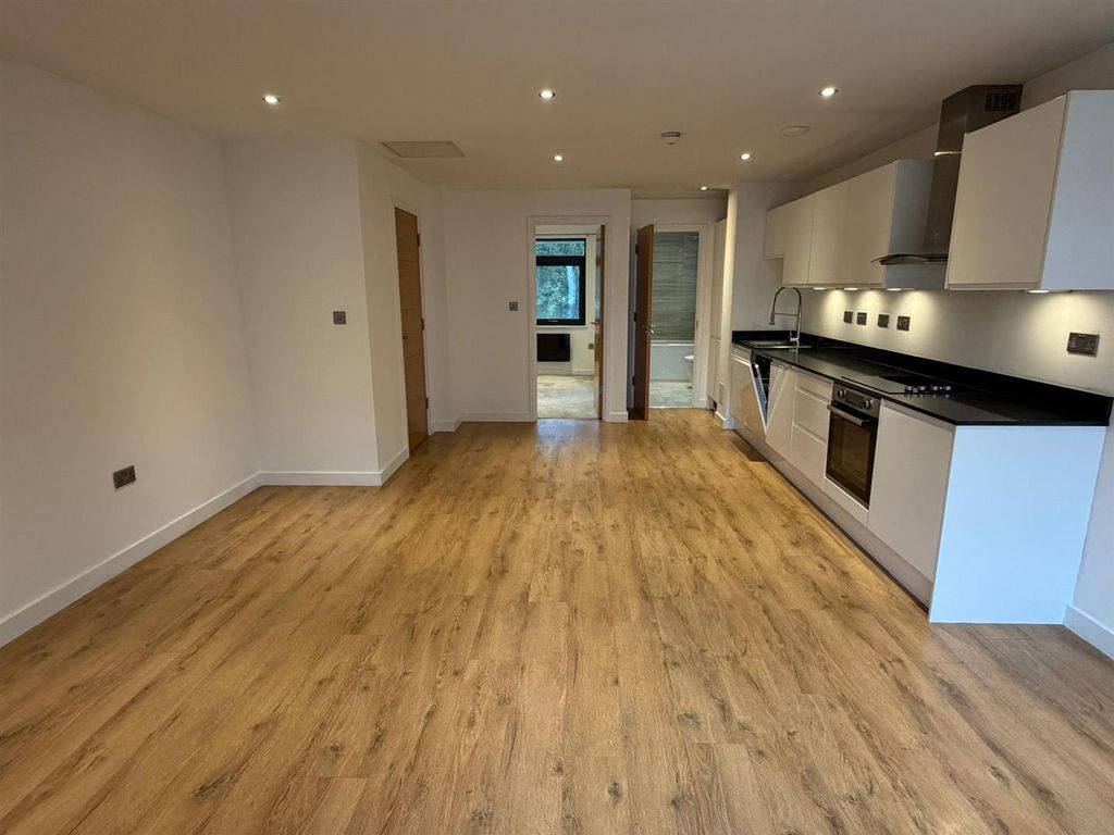 Property photo 2 of 9 Lounge.Jpg