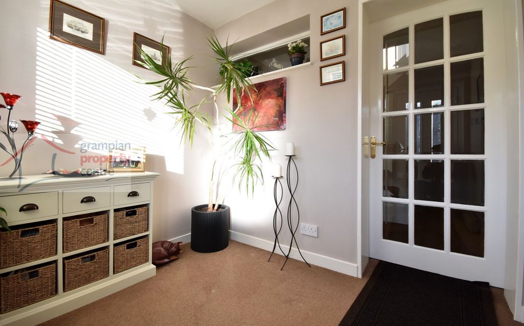 Property photo 3 of 22 Vestibule 2 .Jpg