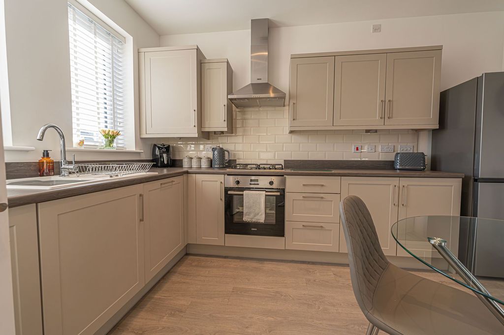 Property photo 3 of 23