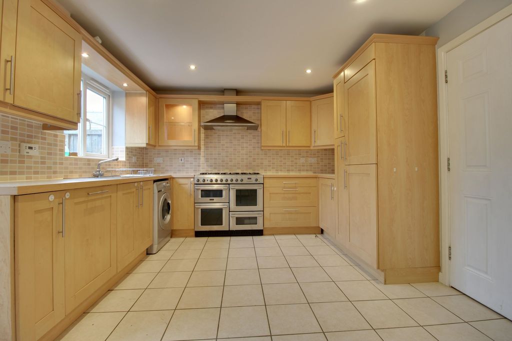 Property photo 2 of 13