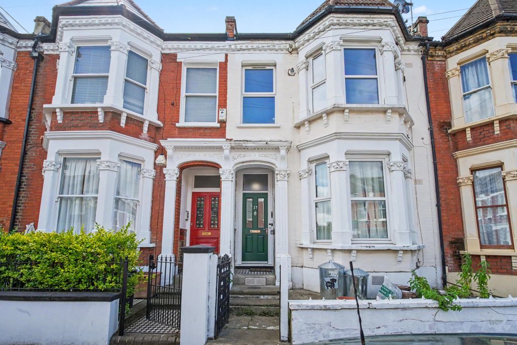 Property photo 1 of 10 27B Fernside Road, Balham, London Sw12 8Ln