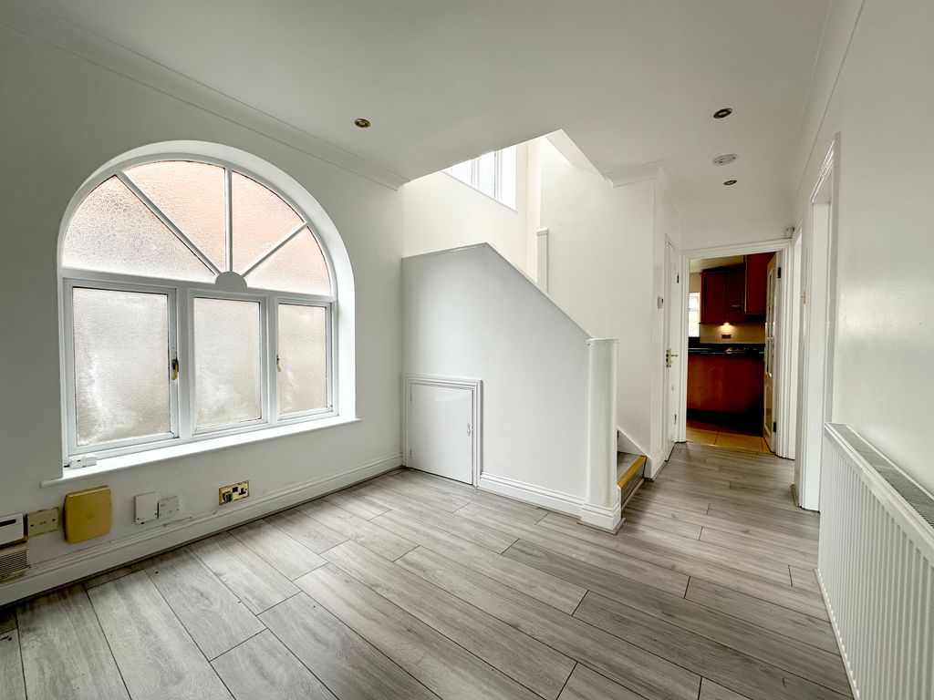 Property photo 2 of 17 Img_4380