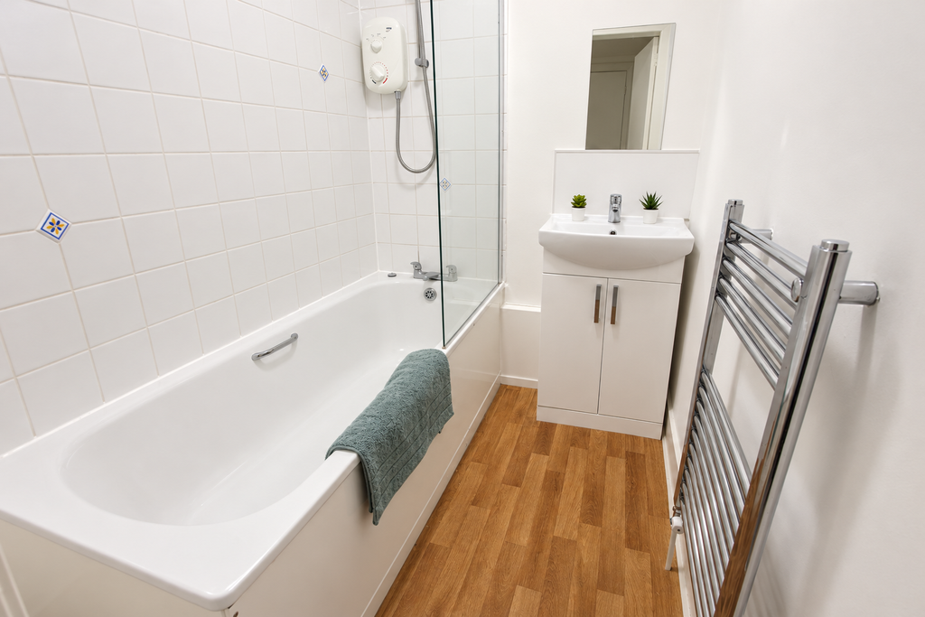 Property photo 2 of 6 Bathroom
