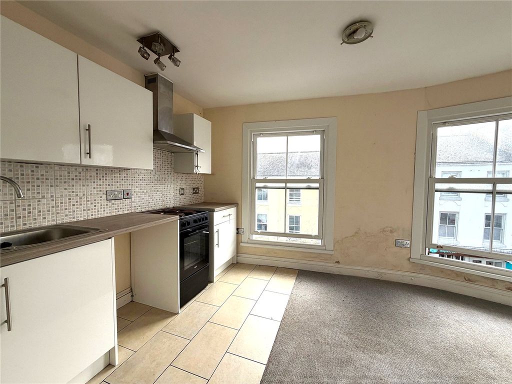 Property photo 3 of 12 Kitchen/Diner