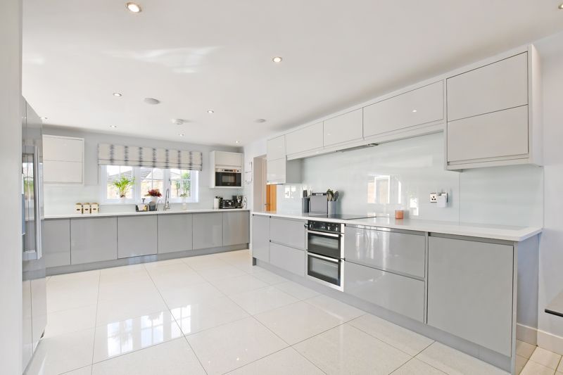 Property photo 2 of 39 Dining Kitchen