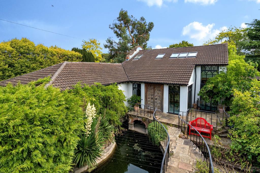 Property photo 1 of 27 External View