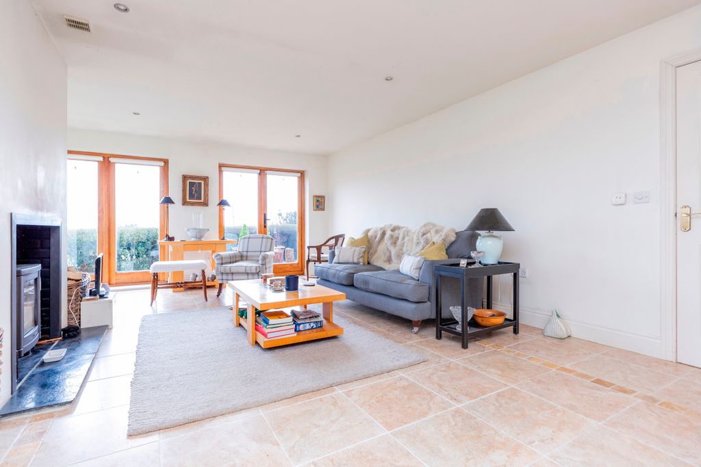 Property photo 3 of 25