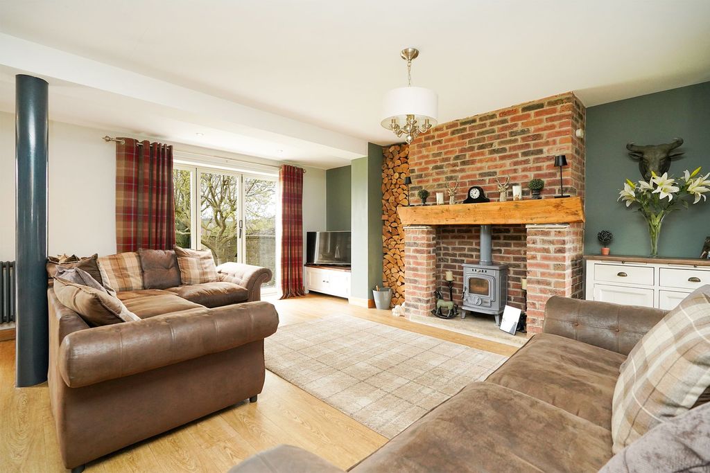 Property photo 3 of 36