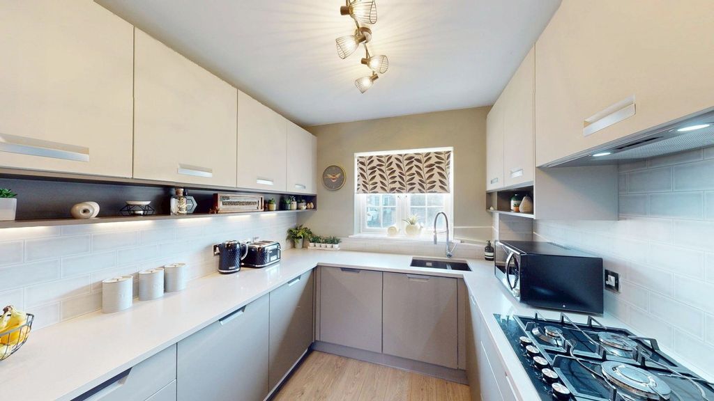 Property photo 3 of 26 Kitchen