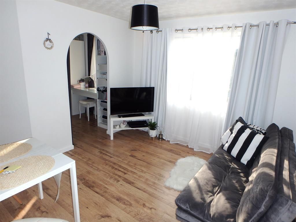 Property photo 2 of 7 Living Area