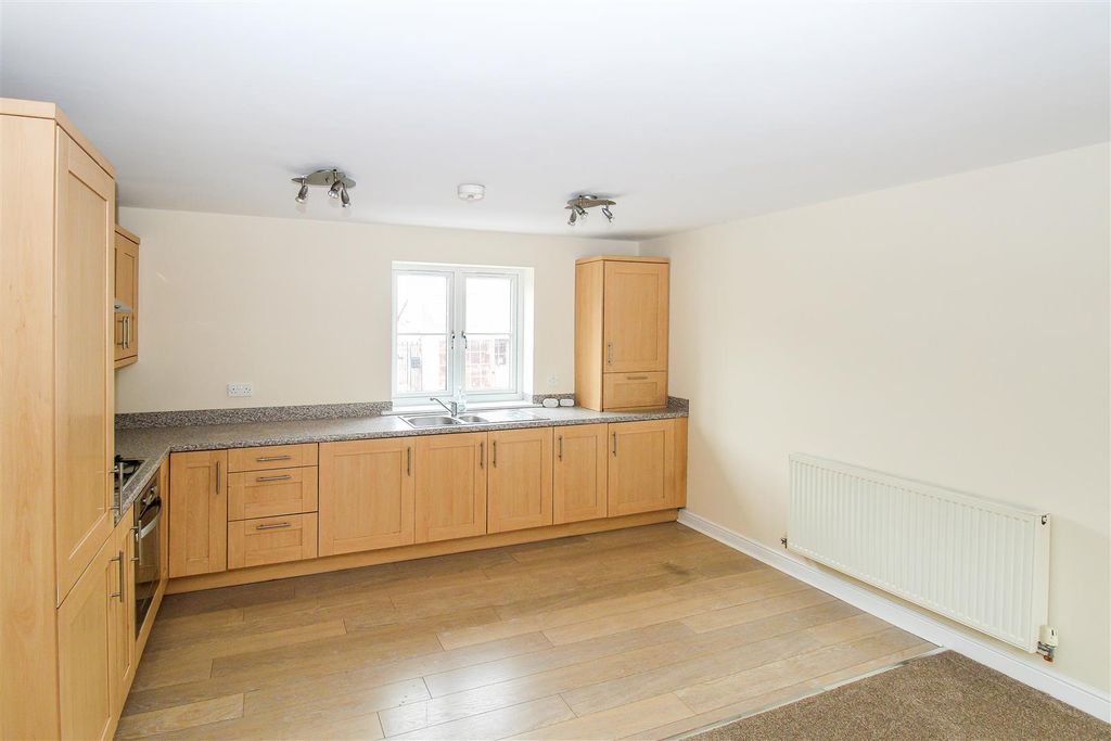 Property photo 2 of 8