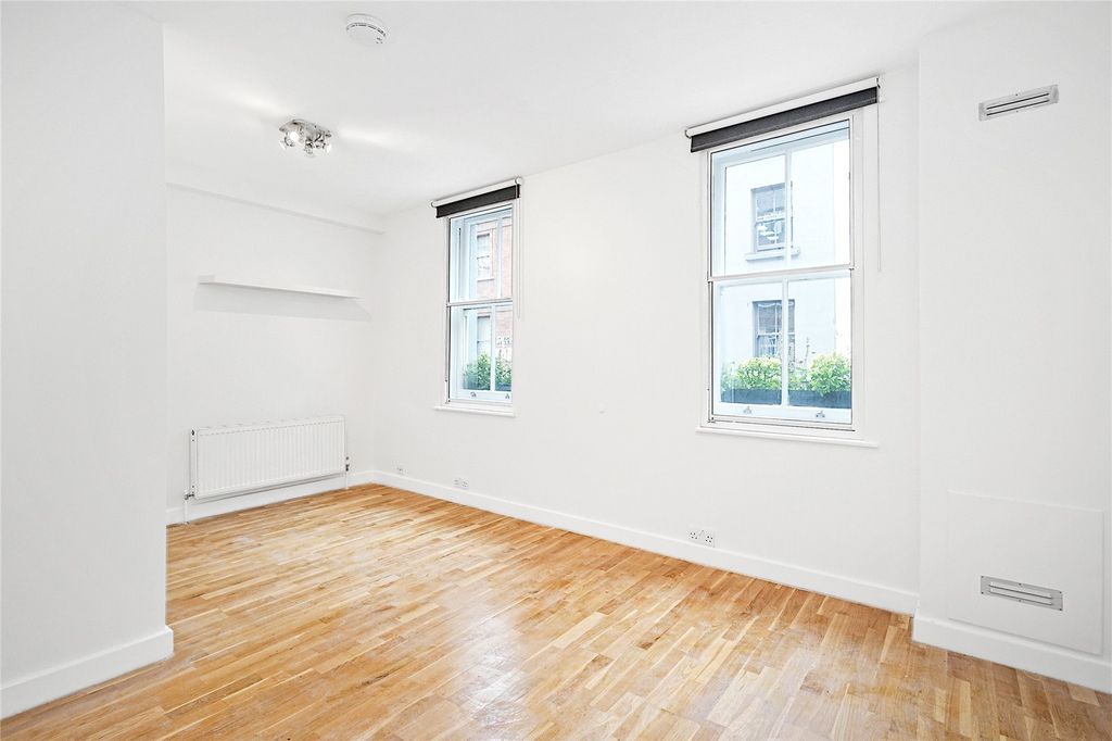 Property photo 1 of 11 Berwick Street