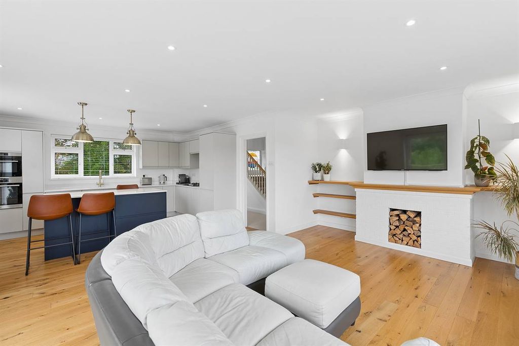 Property photo 2 of 35