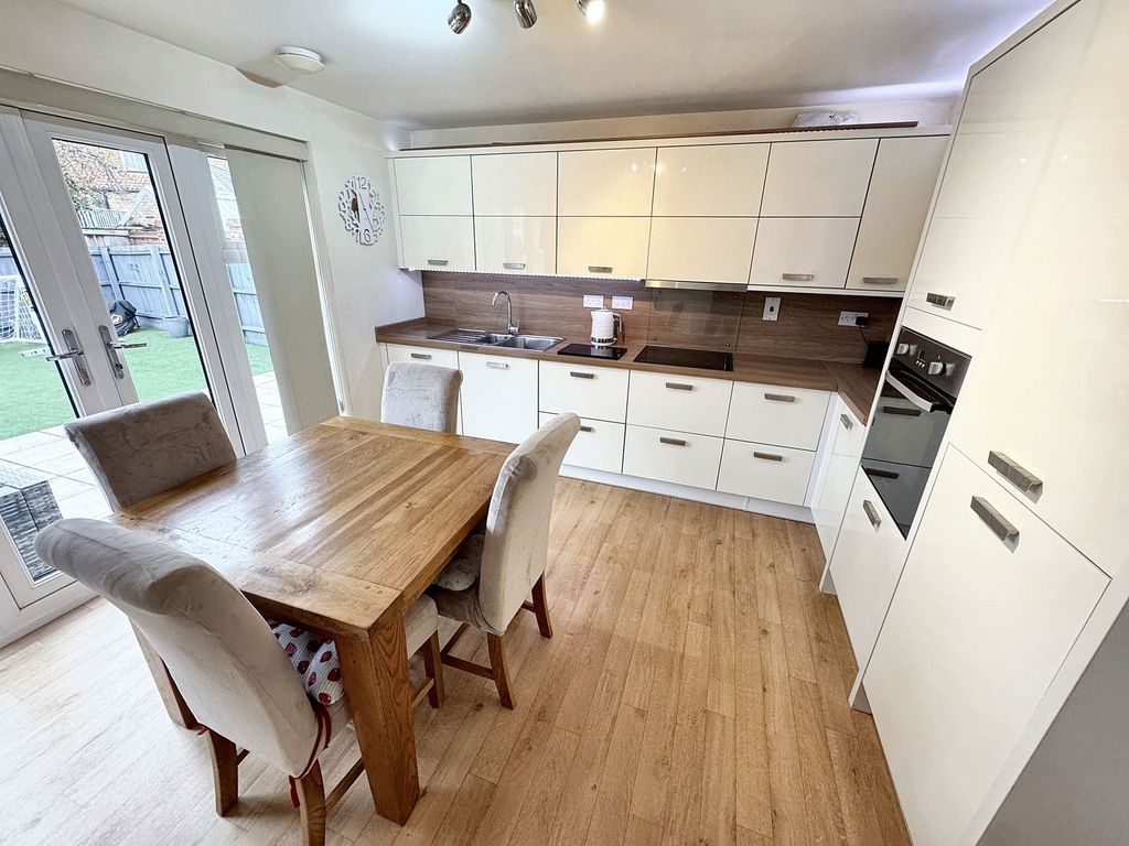 Property photo 2 of 25