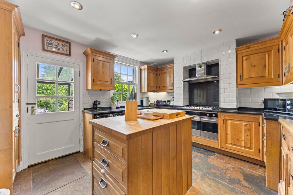 Property photo 3 of 41