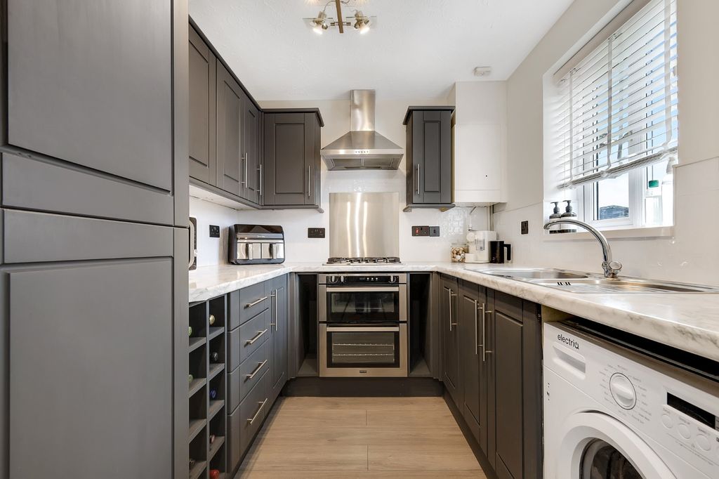 Property photo 3 of 15 4828397