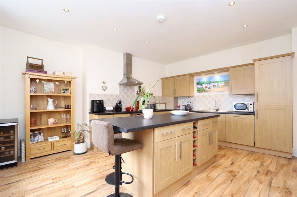 Property photo 2 of 26 Picture No. 13