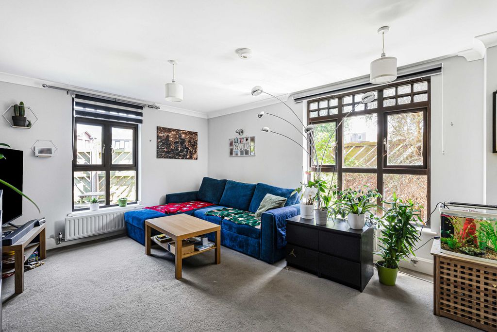 Property photo 2 of 9