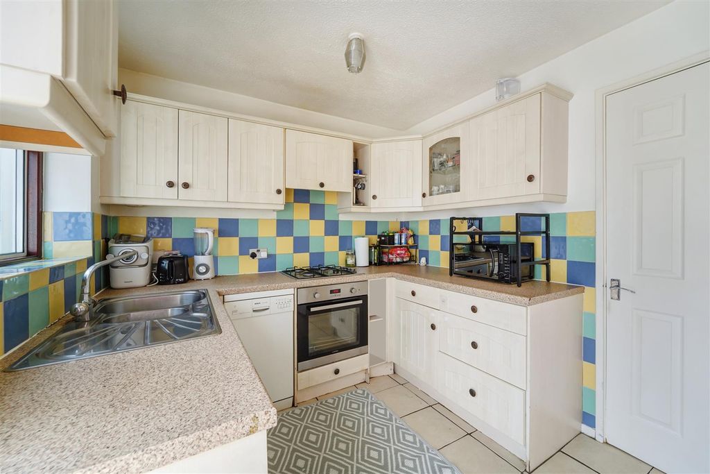 Property photo 2 of 11