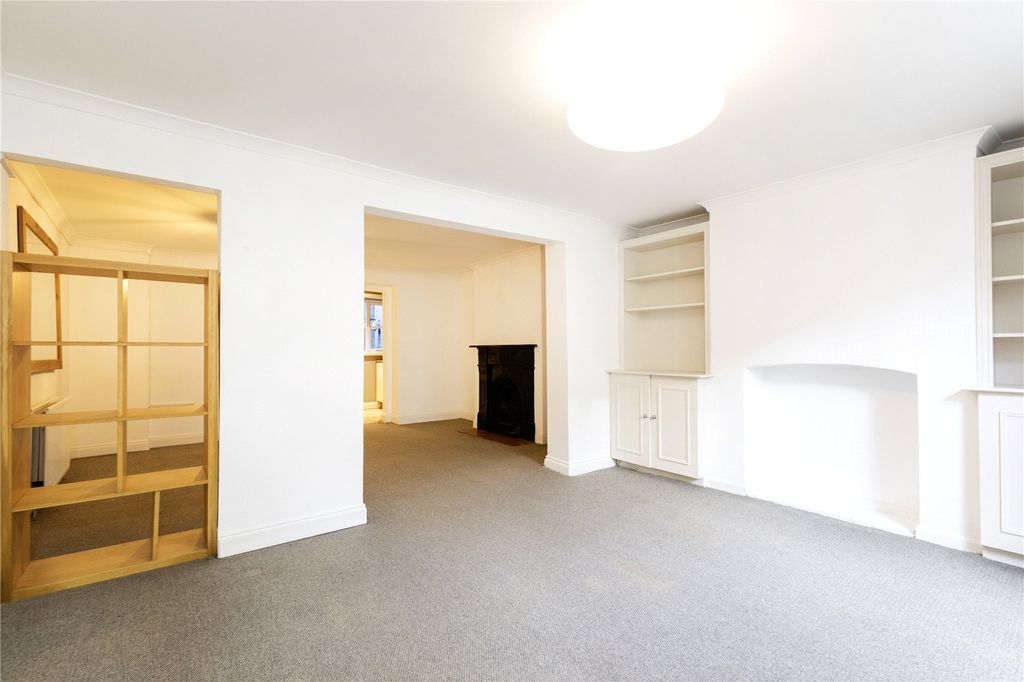 Property photo 3 of 21 Reeception