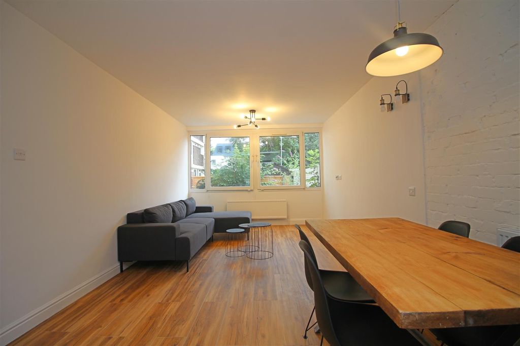 Property photo 2 of 11 16.Jpg