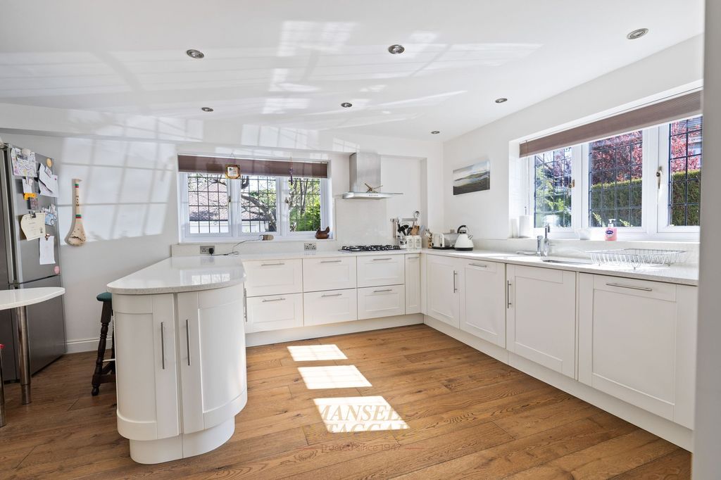 Property photo 2 of 35