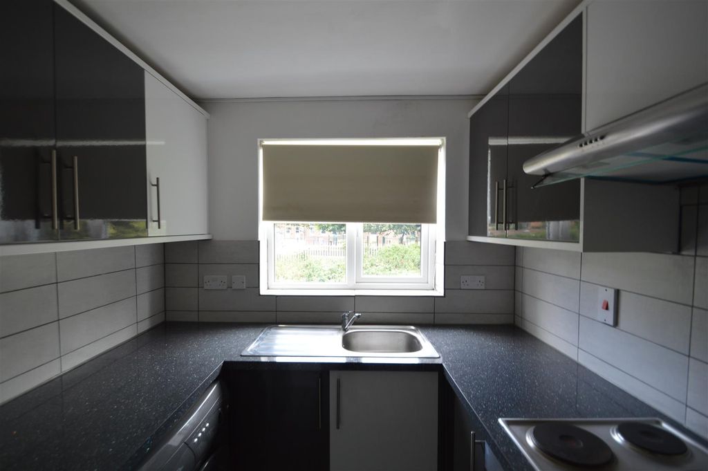 Property photo 2 of 5 Kitchen
