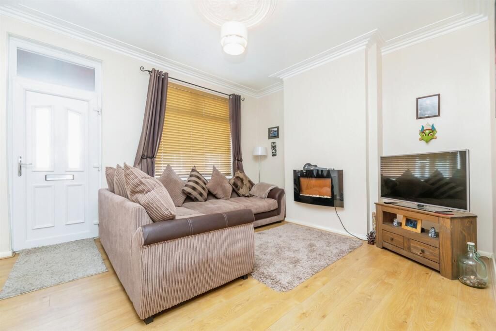 Property photo 2 of 8 Lounge