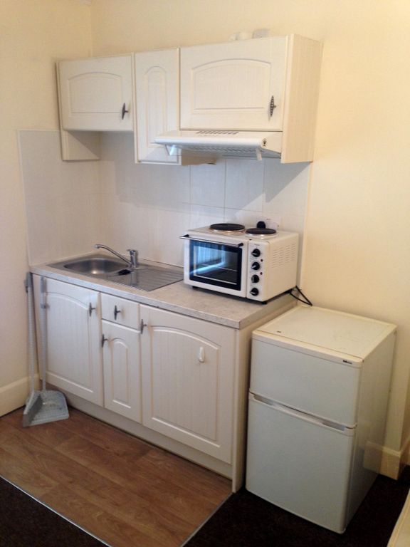 Property photo 1 of 5 Studio To Rent Windsor Road, Doncaster Dn2