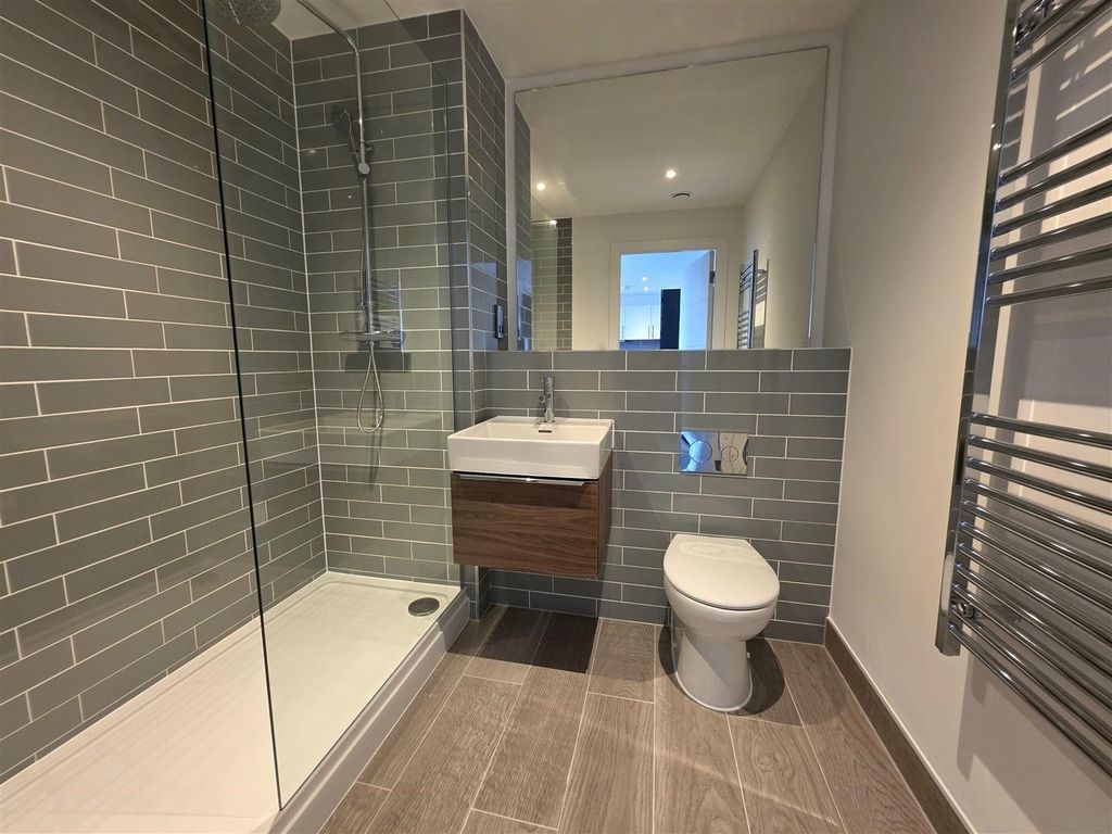 Property photo 1 of 7 Bathroom