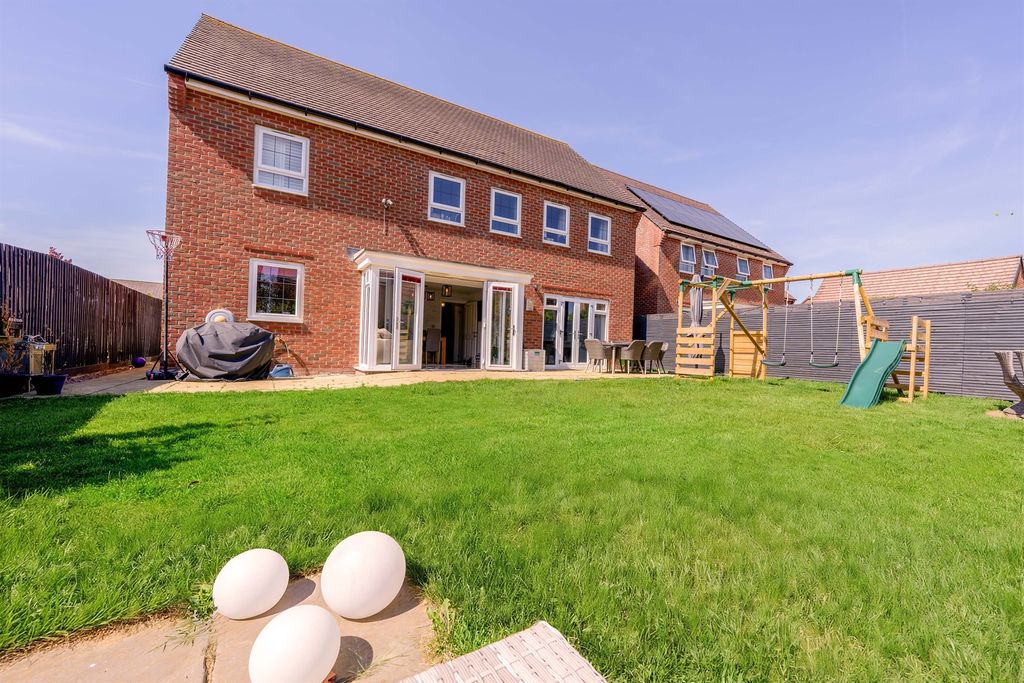 Property photo 2 of 19