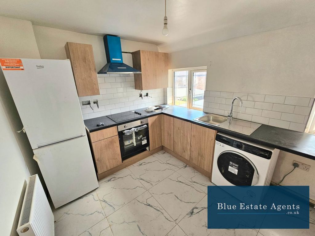 Property photo 1 of 4 Kitchen