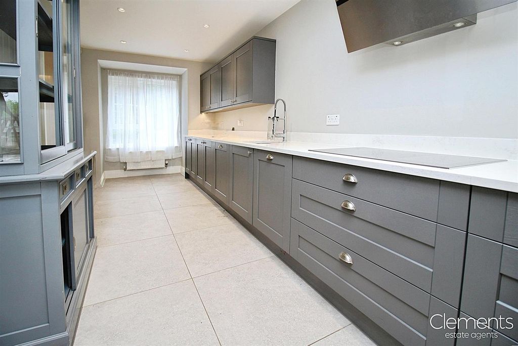 Property photo 3 of 15 Kitchen / Breakfast Room