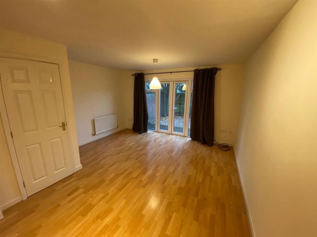 Property photo 3 of 13 Lounge 1